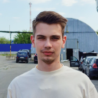 Менеджер по продажам Андрей Гусаров